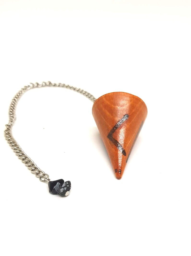 מטוטלת עץ: רונות - עבודת יד – תמונה 2