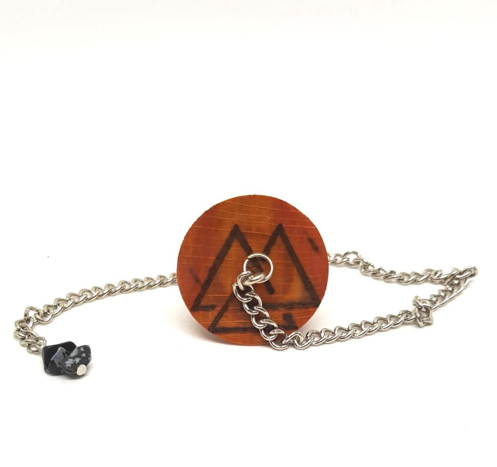 מטוטלת עץ: רונות - עבודת יד – תמונה 4