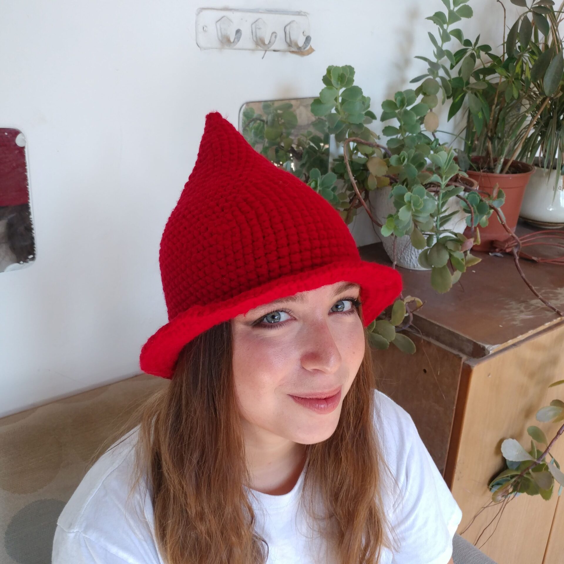 אניה - כובע פייה שדונית מכשפה קוסמת סרוג בעבודת יד – תמונה 8