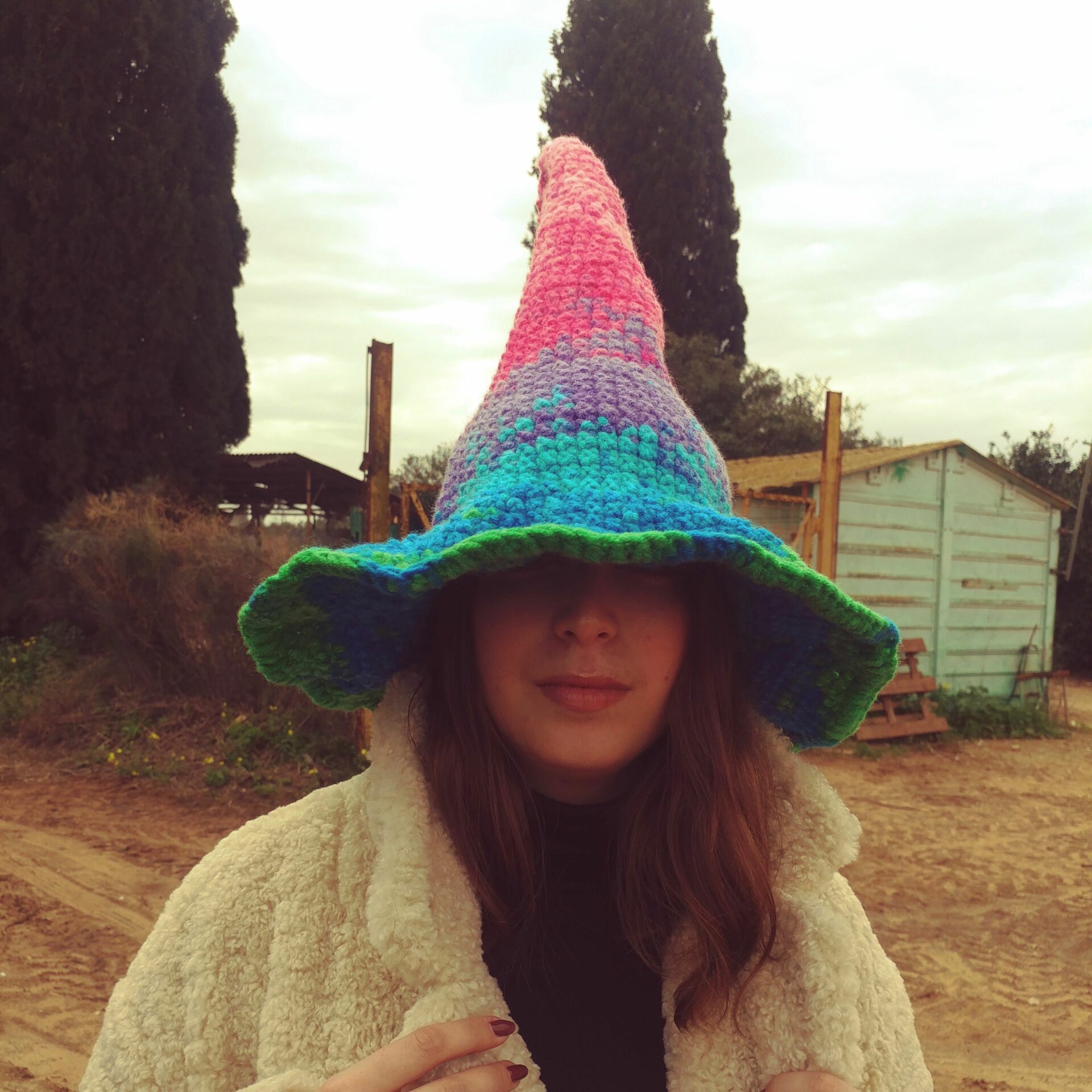 אנדרו הראשון - כובע מכשפה קוסמת סרוג בעבודת יד – תמונה 8