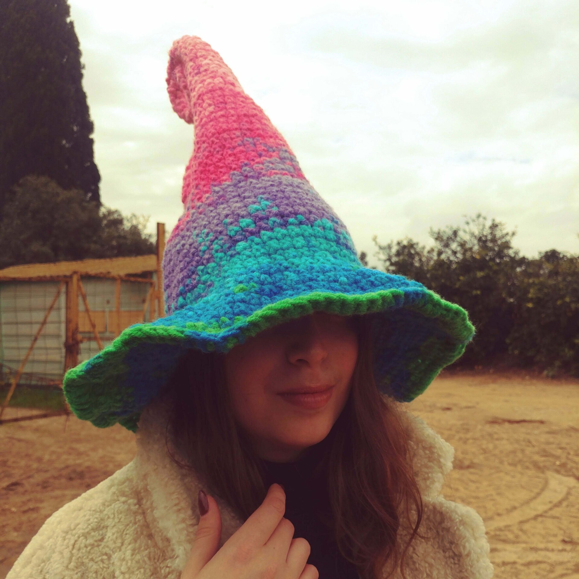 אנדרו הראשון - כובע מכשפה קוסמת סרוג בעבודת יד – תמונה 6