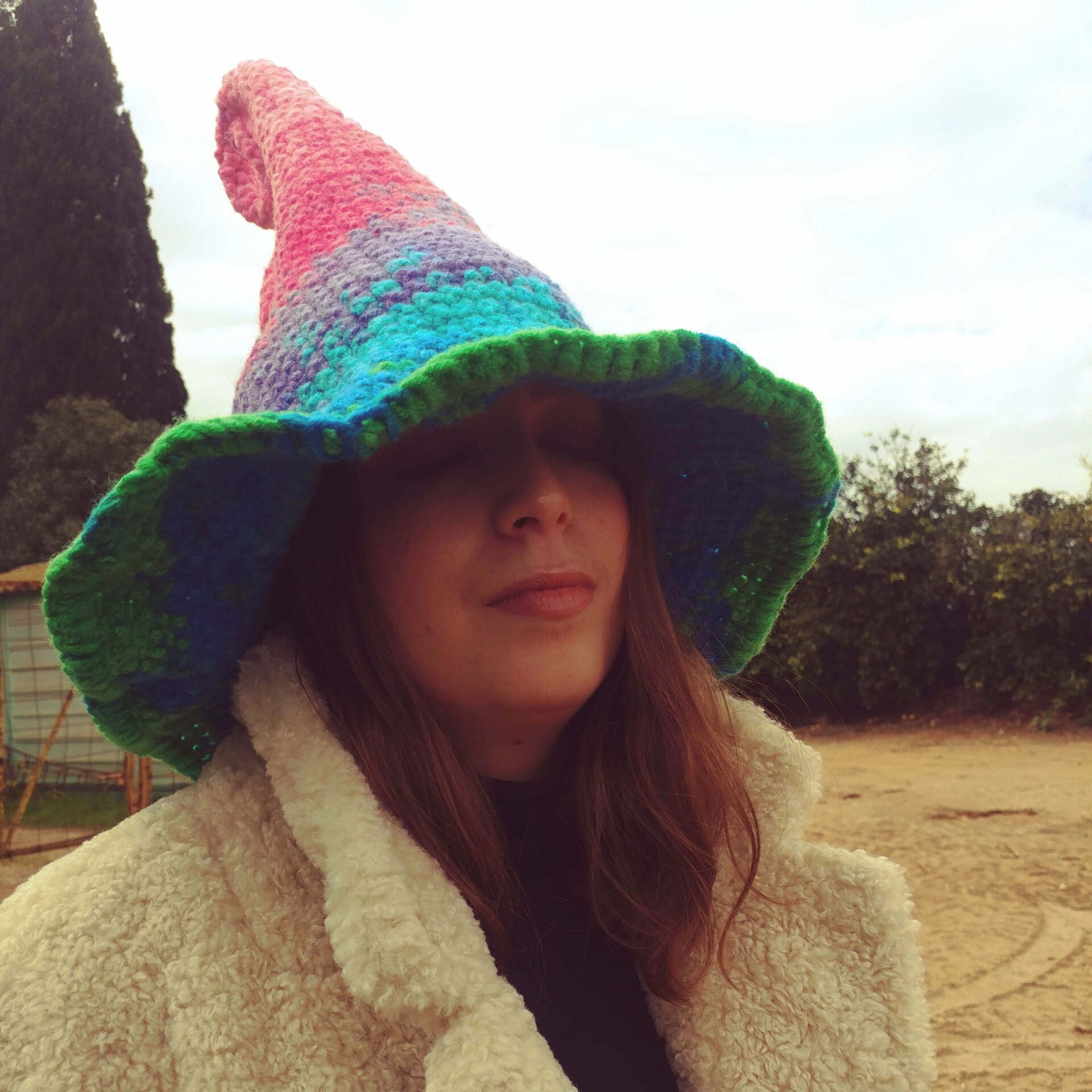 אנדרו הראשון - כובע מכשפה קוסמת סרוג בעבודת יד – תמונה 5