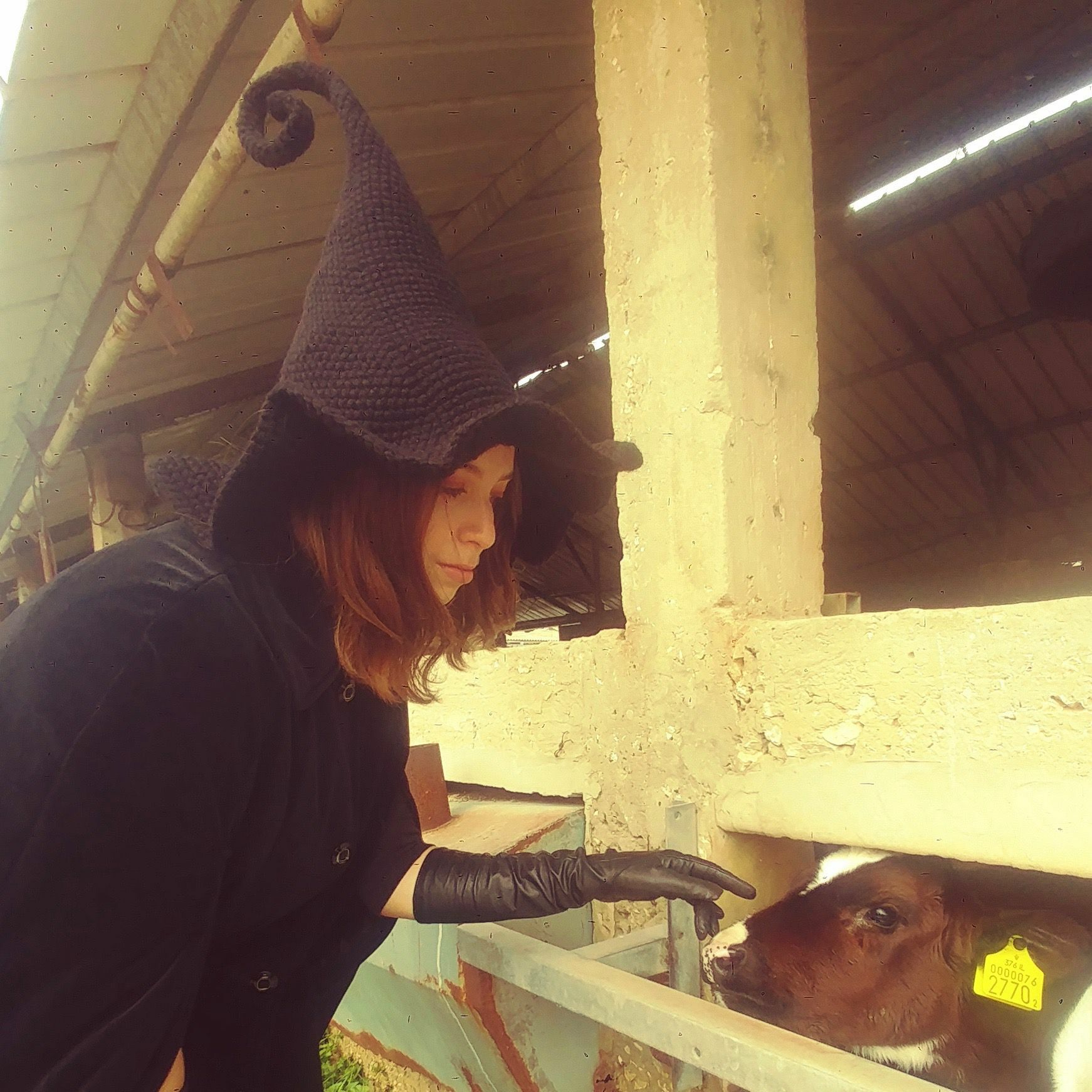 דרוסילה השחורה - כובע מכשפה סרוג בעבודת יד – תמונה 2