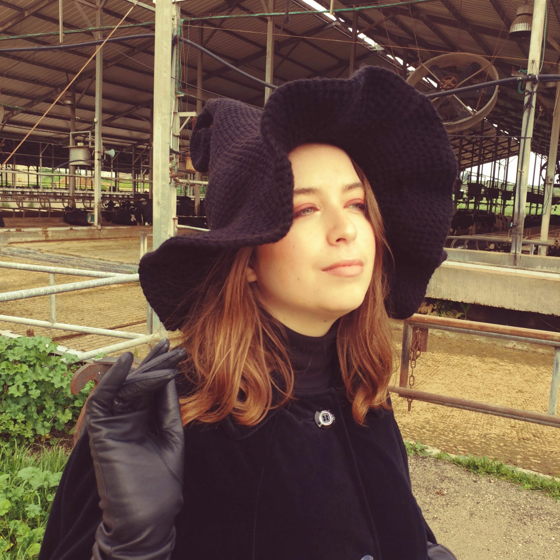 דרוסילה השחורה - כובע מכשפה סרוג בעבודת יד – תמונה 7