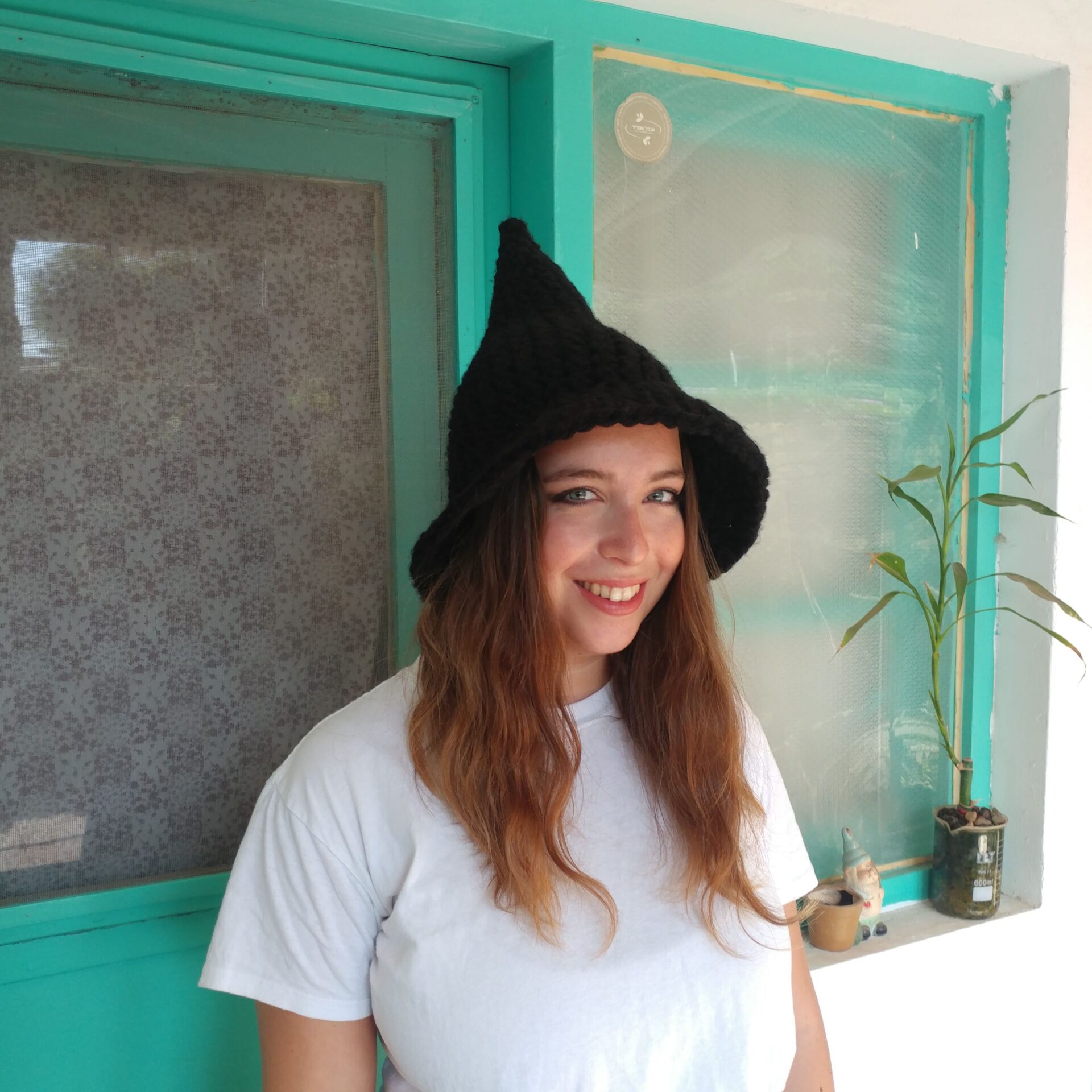 יסמין - כובע מכשפה קוסמת סרוג בעבודת יד – תמונה 7