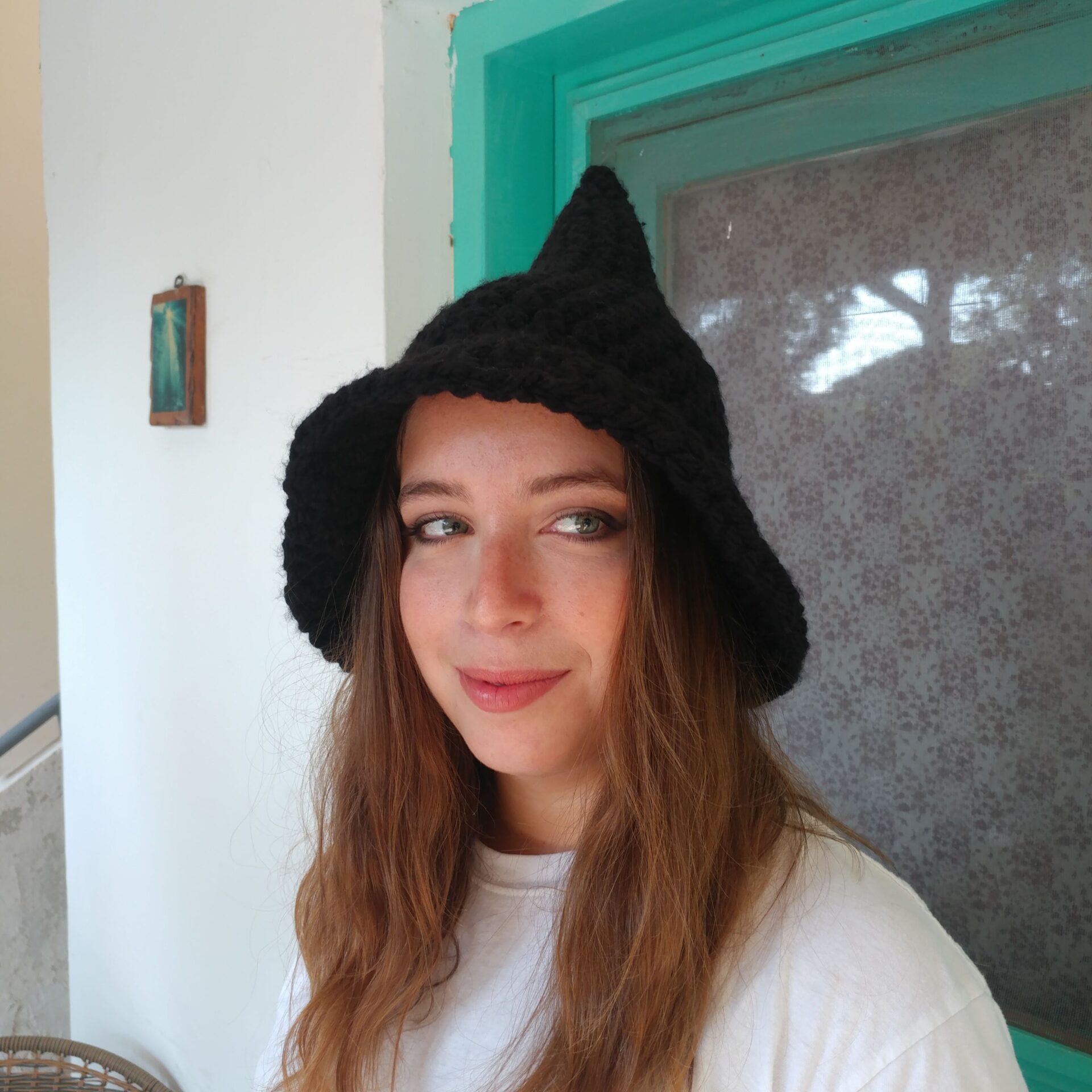יסמין - כובע מכשפה קוסמת סרוג בעבודת יד – תמונה 5