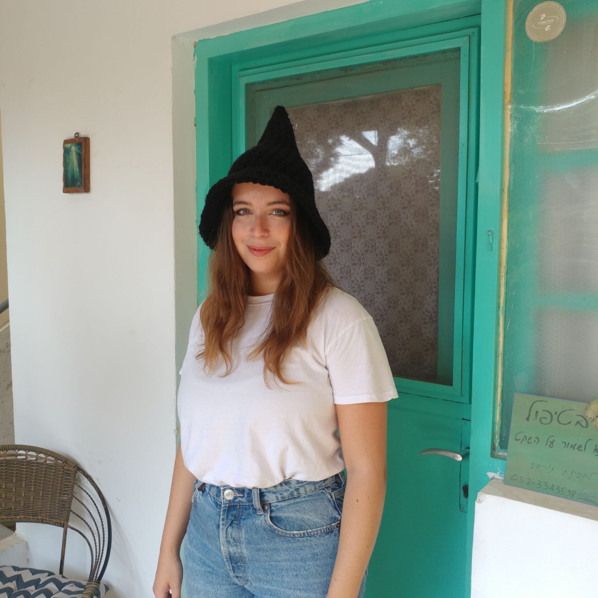 יסמין - כובע מכשפה קוסמת סרוג בעבודת יד – תמונה 4