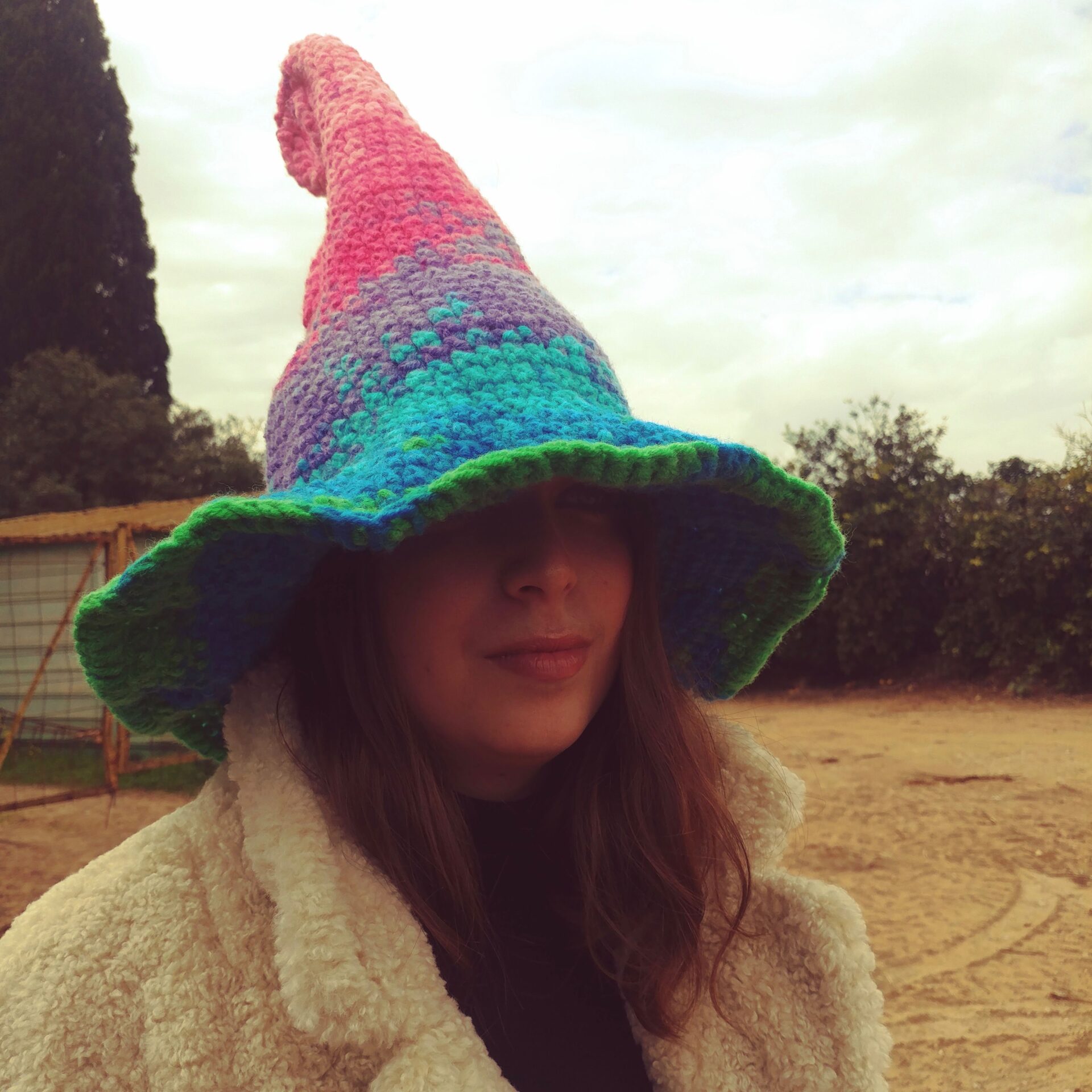 אנדרו הראשון - כובע מכשפה קוסמת סרוג בעבודת יד