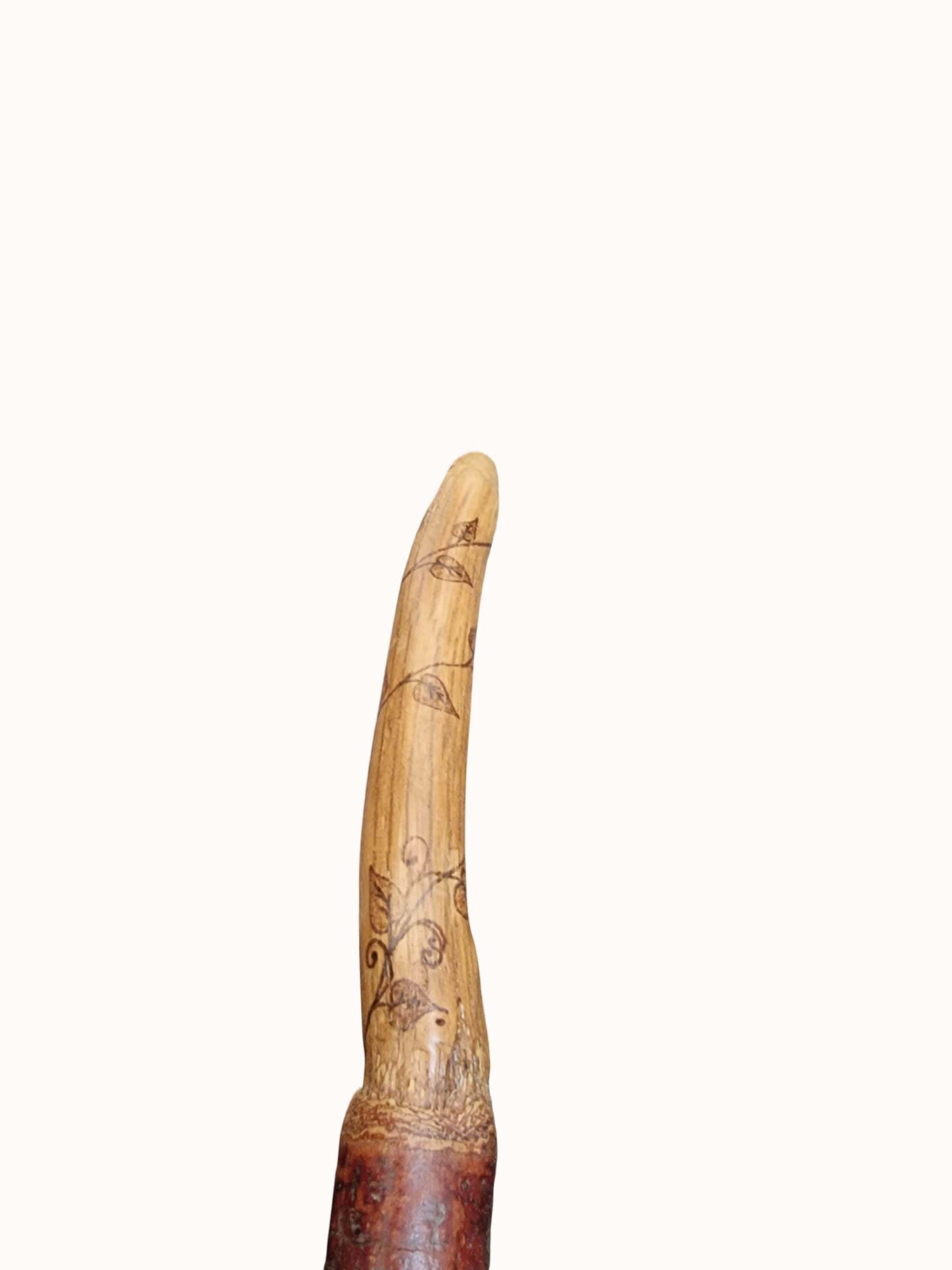 שרביט פיקסי שובב מעץ אלון בעבודת יד – תמונה 2