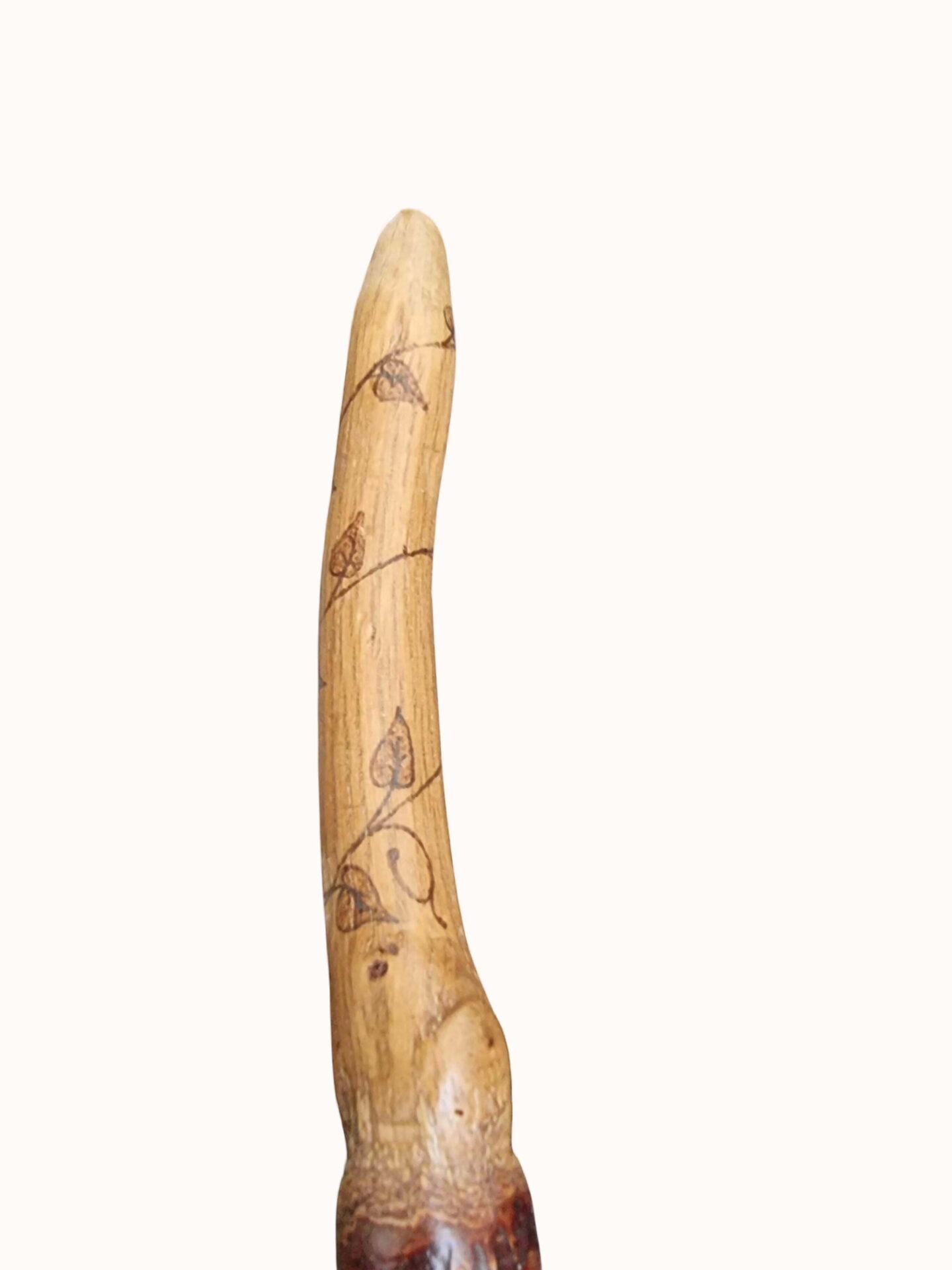 שרביט פיקסי שובב מעץ אלון בעבודת יד – תמונה 9